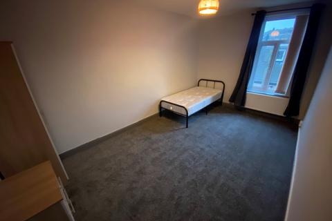 1 bedroom in a house share to rent, 4 Beckett Street, Batley