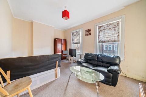 34 Neuchatel Road, London, SE6 4EQ