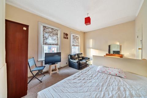 34 Neuchatel Road, London, SE6 4EQ