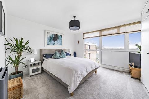 17 Beechcroft Manor, Weybridge, KT13 9NY