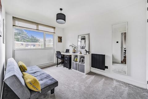 17 Beechcroft Manor, Weybridge, KT13 9NY