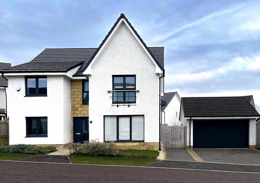 Reed Way, Strathaven, Lanarkshire, ML10 4 bed detached house to rent