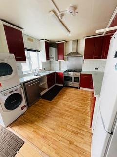 1 bedroom in a house share to rent - Warwick Road, Southall, UB2