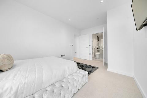 1 bedroom hotel room to rent - Shackleton Way, London E16