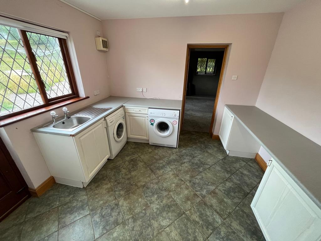 Side Utility Room