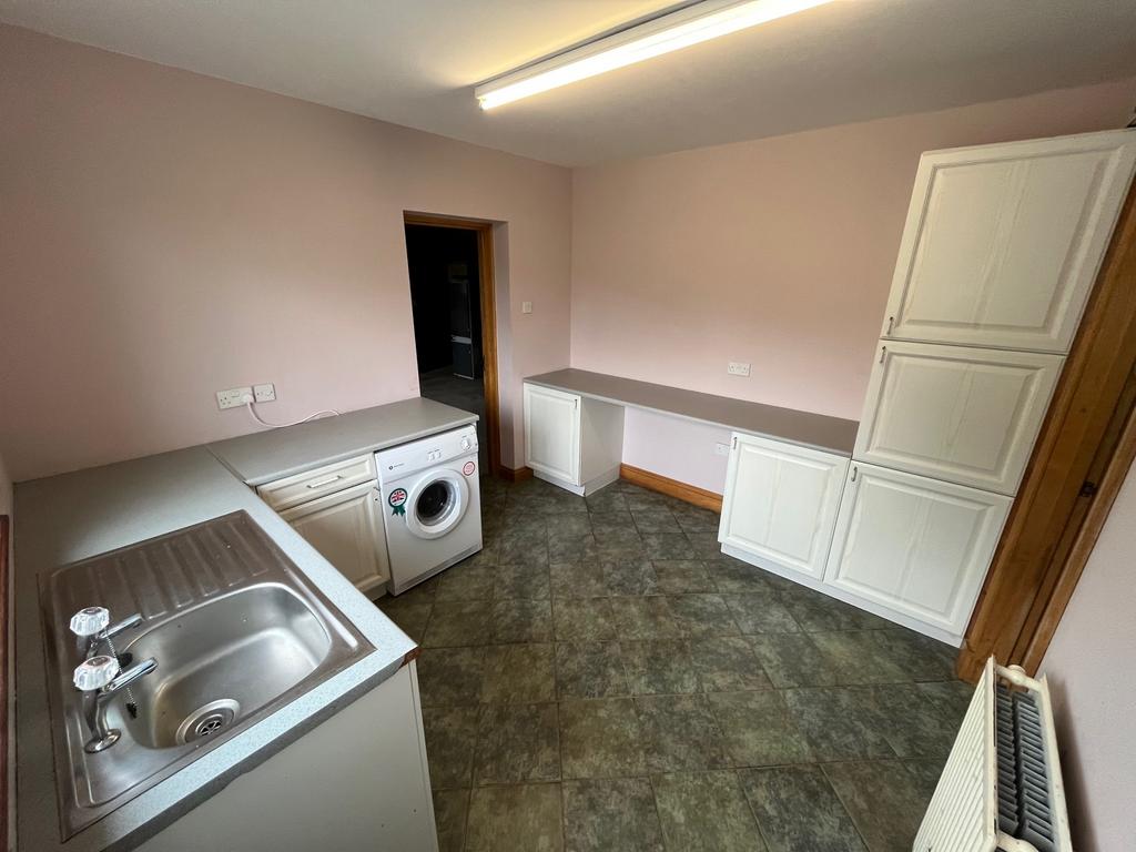Side Utility Room