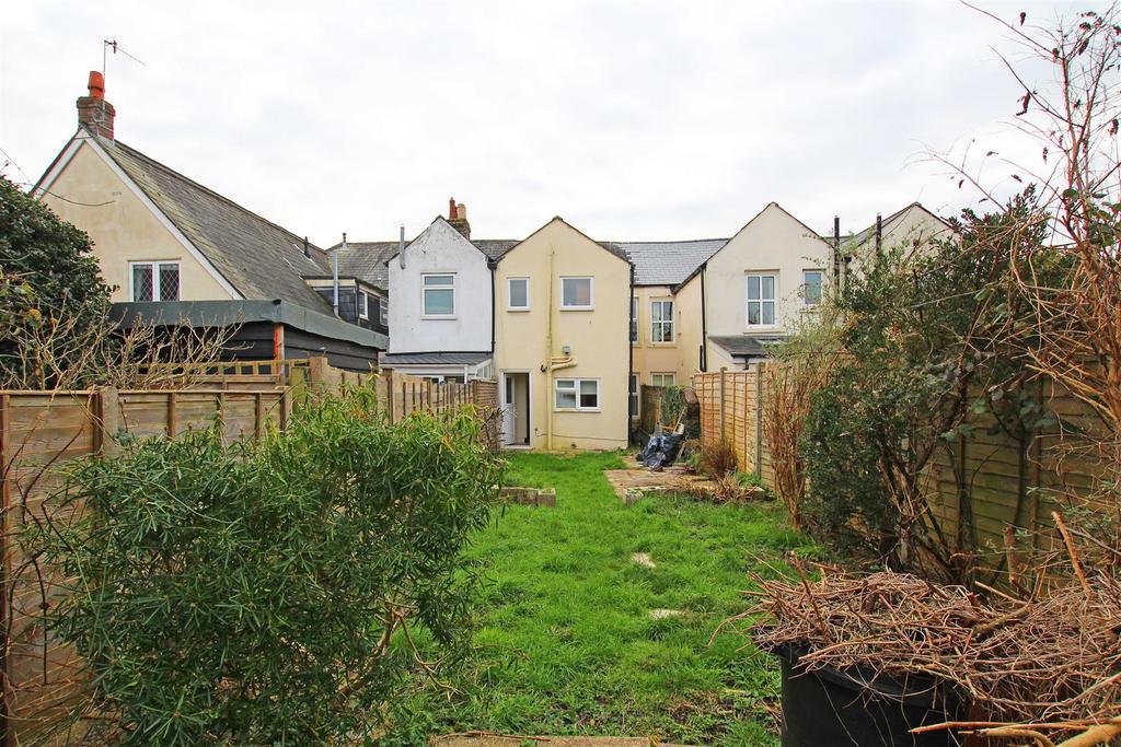 Adelaide Road, Chichester 2 bed terraced house for sale £299,950