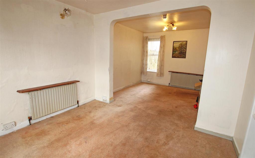 Adelaide Road, Chichester 2 bed terraced house for sale £299,950