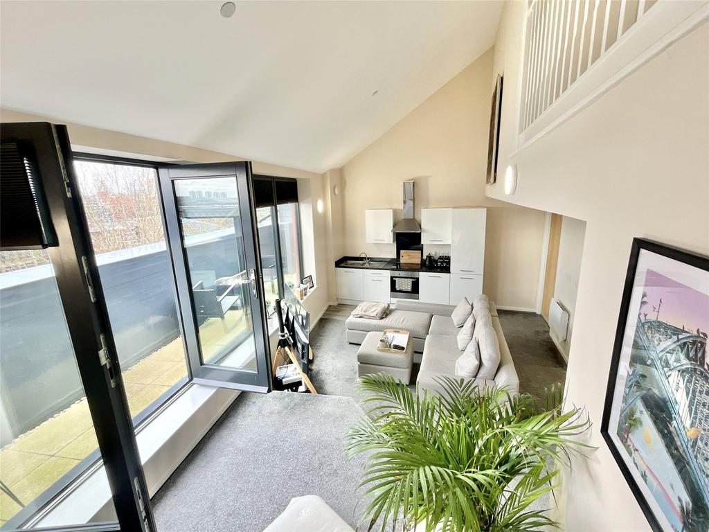 Lounge/Kitchen