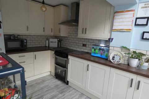 4 bedroom semi-detached house for sale - Dale Close, Cheadle, Stoke-On-Trent