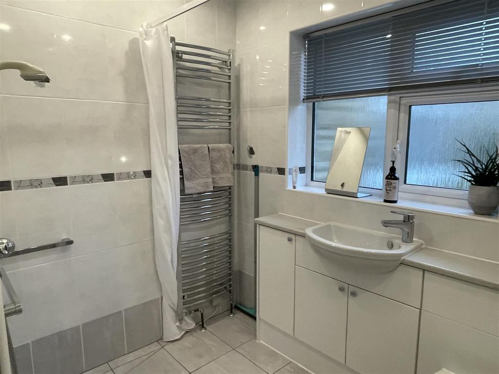 Shower Room.JPG
