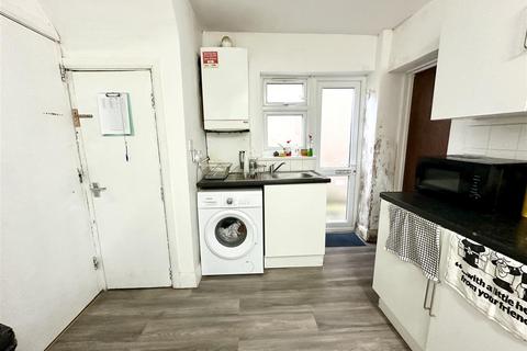 1 bedroom in a house share to rent - Warner Close, Hayes