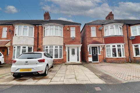 3 bedroom end of terrace house for sale - Westfield Road, Hull