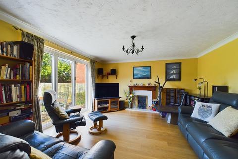 4 bedroom detached house for sale, Cubitt Close, Hitchin, SG4