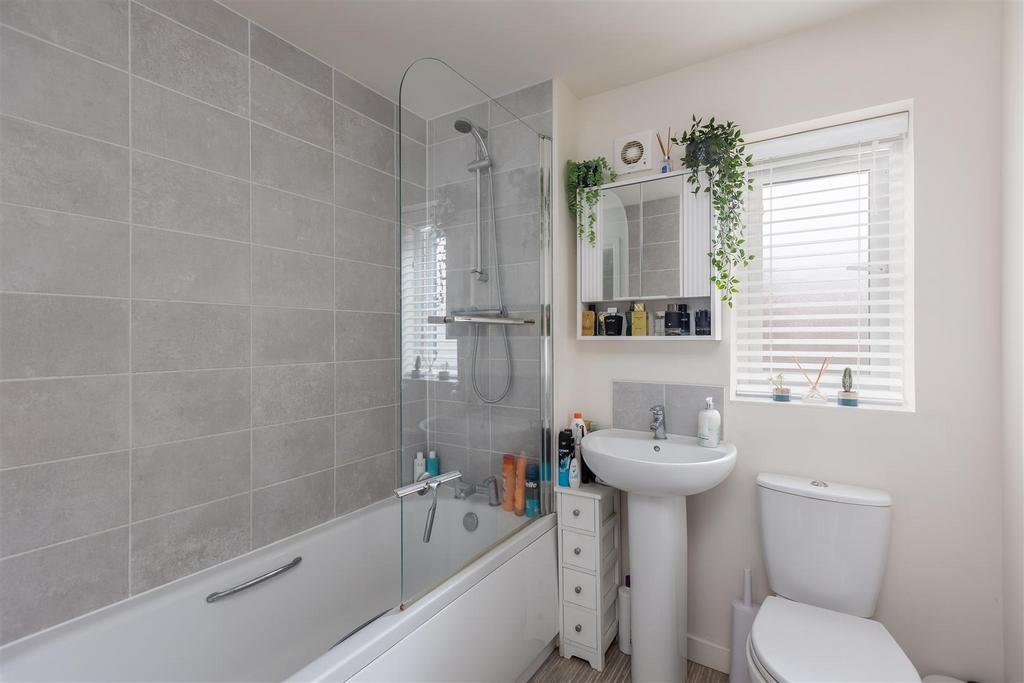 Spring Beck Avenue 33 Bathroom-1[1].jpg