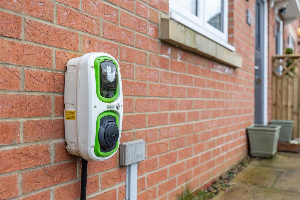 Spring Beck Avenue 33 External-2[1].jpg