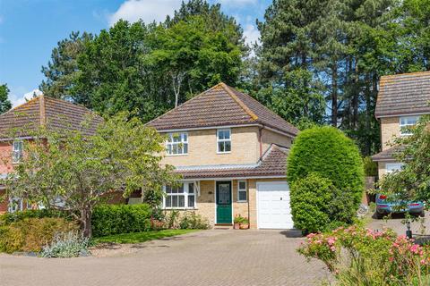 4 bedroom detached house for sale, 20 Dunton Grove, Hadleigh