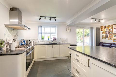 4 bedroom detached house for sale, 20 Dunton Grove, Hadleigh