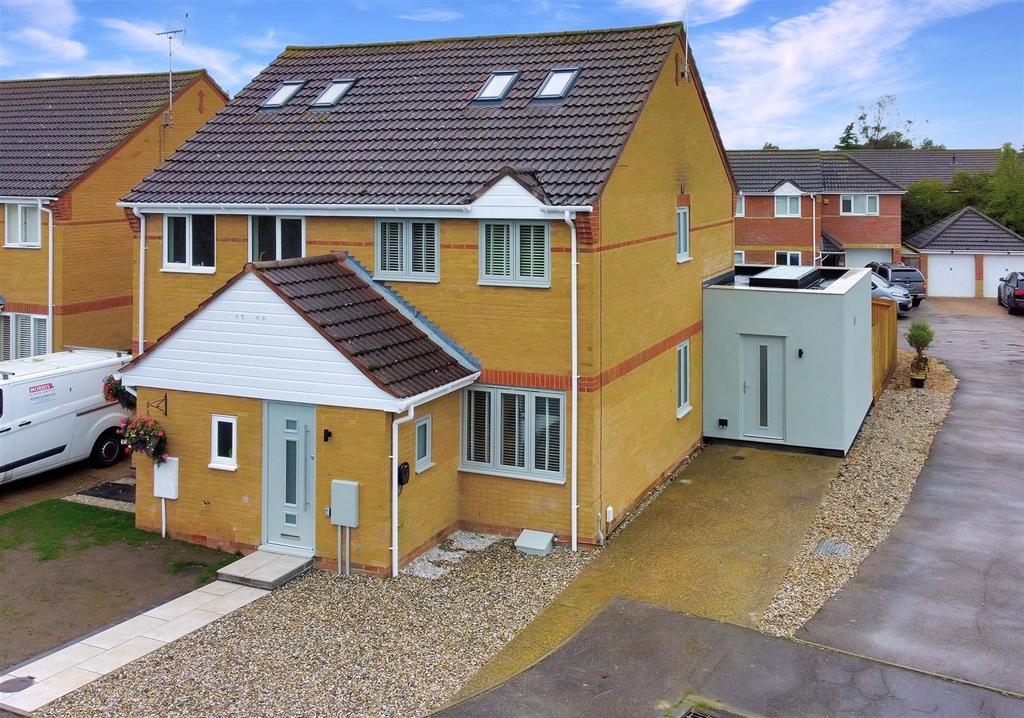 Giffords Way, Cambridge CB24 3 bed semidetached house for sale £365,000