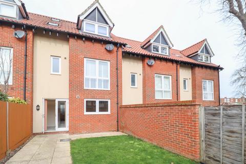 4 bedroom townhouse to rent, Abernant Drive, Newmarket CB8