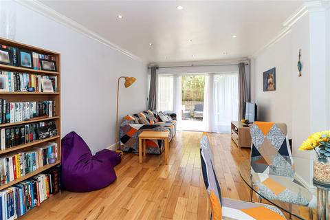 1 bedroom apartment for sale, Harrington Court, Barnet EN5