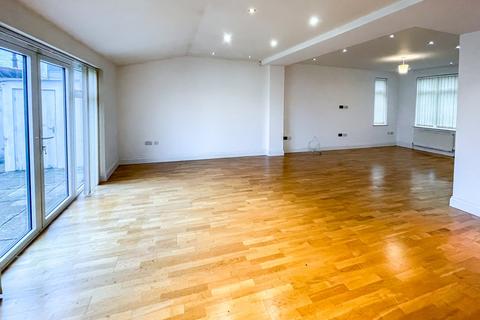 124 Preston Road, Wembley, HA9 8NL