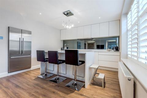2 bedroom flat to rent - Highlands Heath, Putney SW15