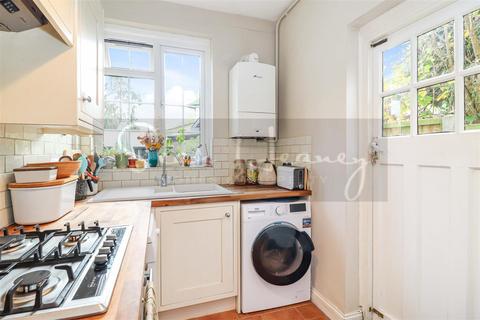 5, Holkham House Stapylton Road, Barnet, EN5 4JH