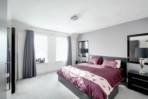 Lodge The Crescent, Nottingham, NG3 4JB