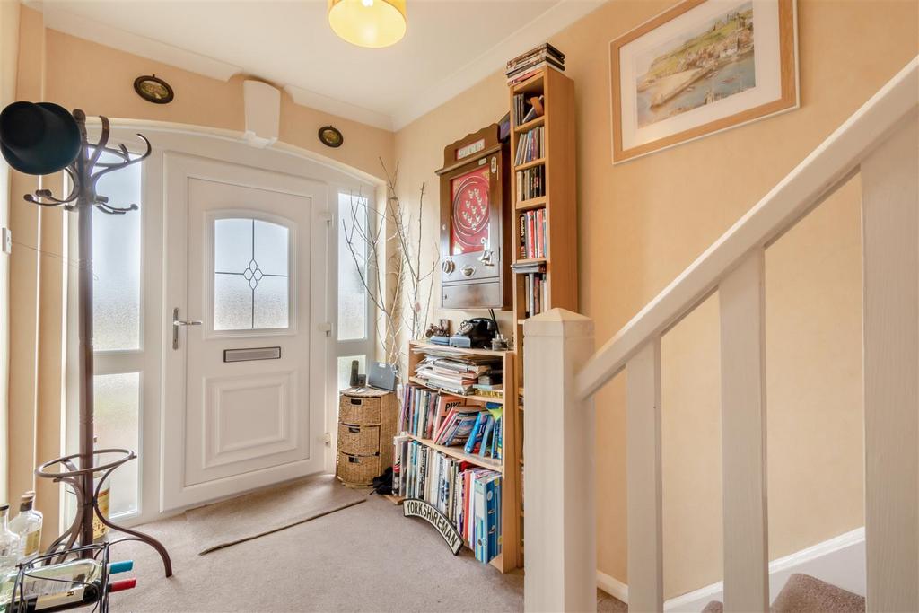 8586382-interior10.jpg