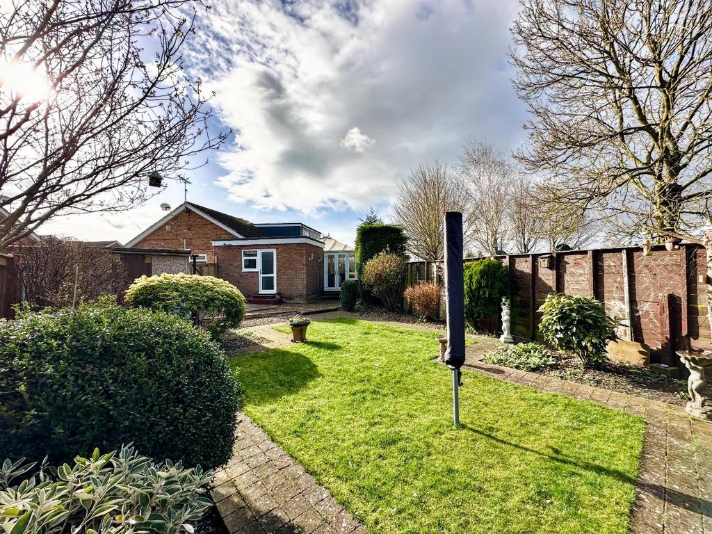 Knapton Close, Strensall, York 2 bed semidetached bungalow for sale