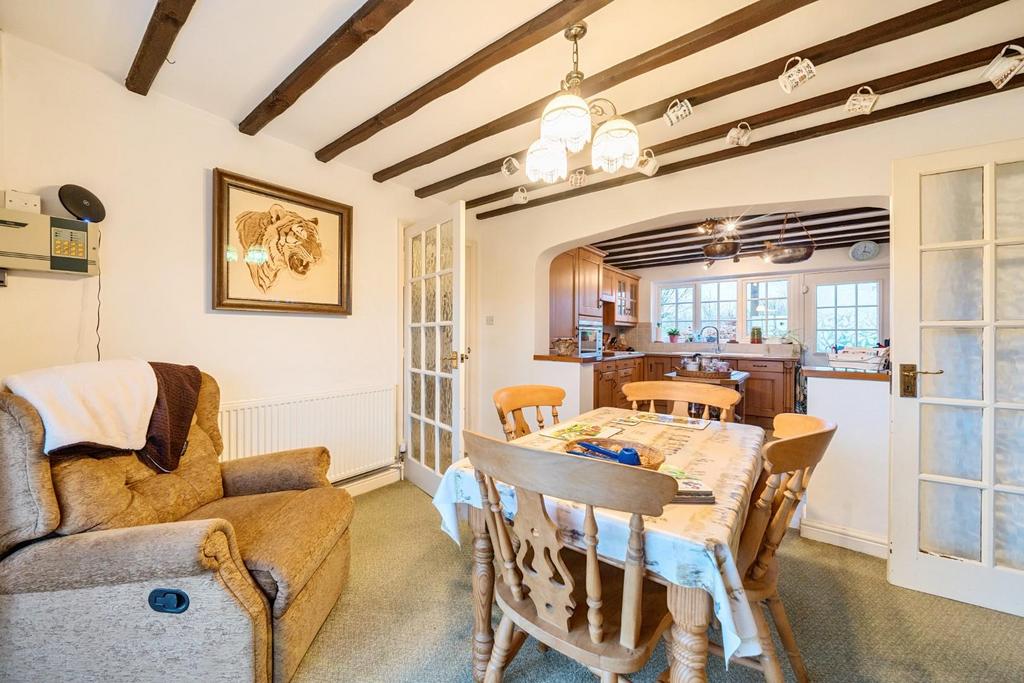 DINING ROOM.jpg