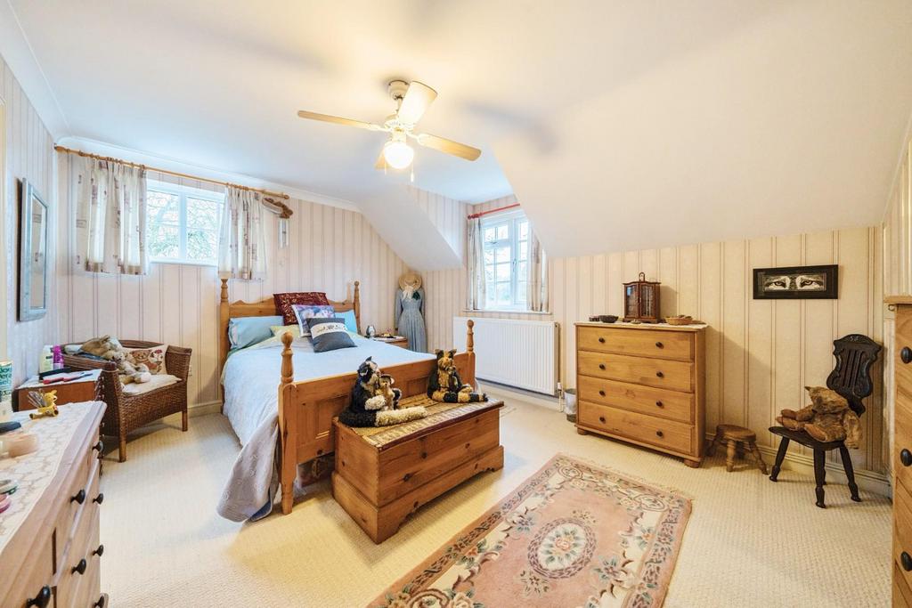 MASTER BEDROOM.jpg
