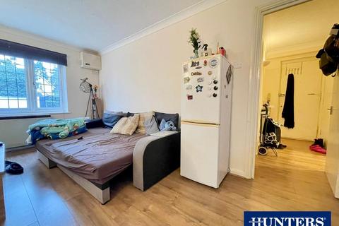 1 bedroom flat for sale, Hook Road, Surbiton