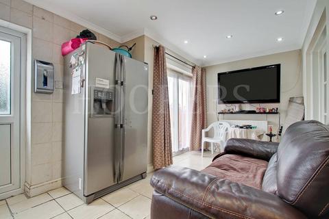 4 bedroom end of terrace house for sale - Randall Avenue, London, NW2