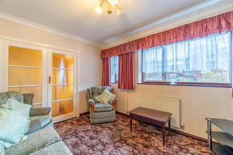 43 Ashfield Crescent, Wollescote, Stourbridge, DY9 9AZ