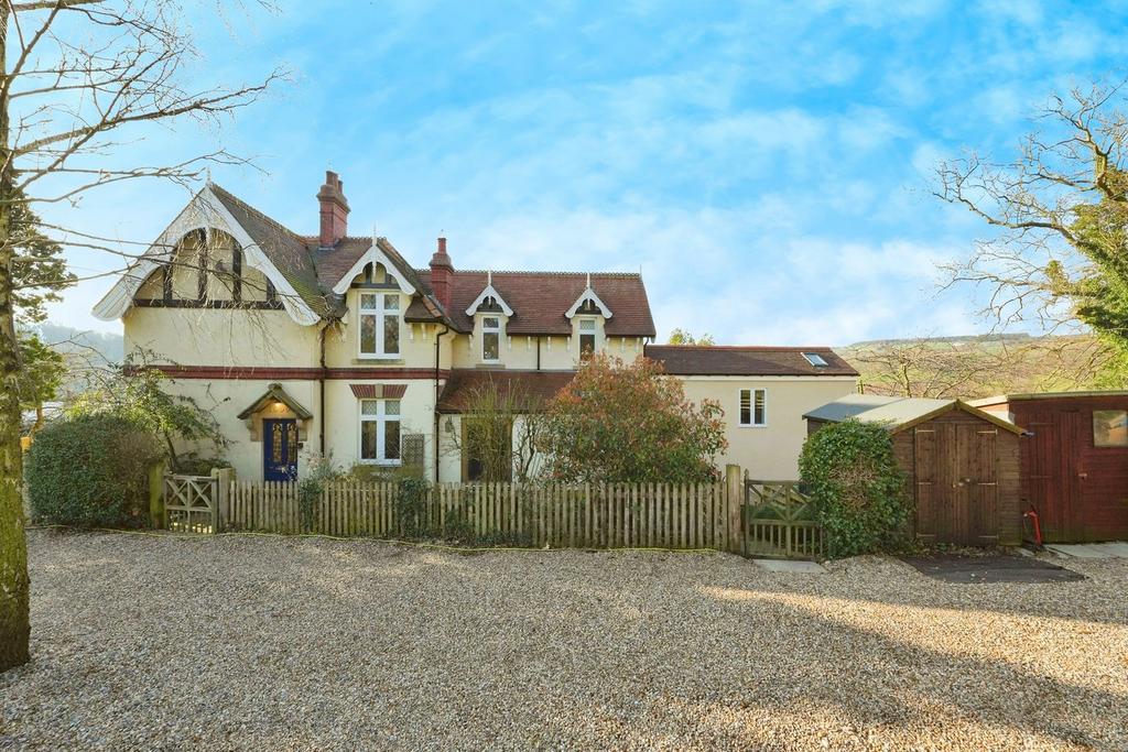Whitby YO22 5 bed detached house for sale £620,000
