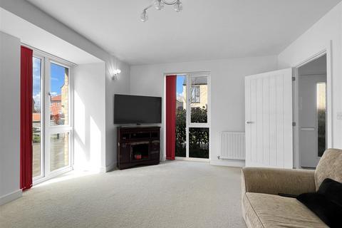3 bedroom house to rent, Crabtree Road, Cambridge CB24