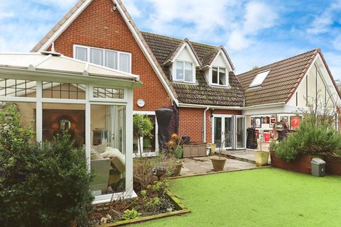 4 bedroom detached house for sale - Glebe Fields, Sutton Coldfield B76