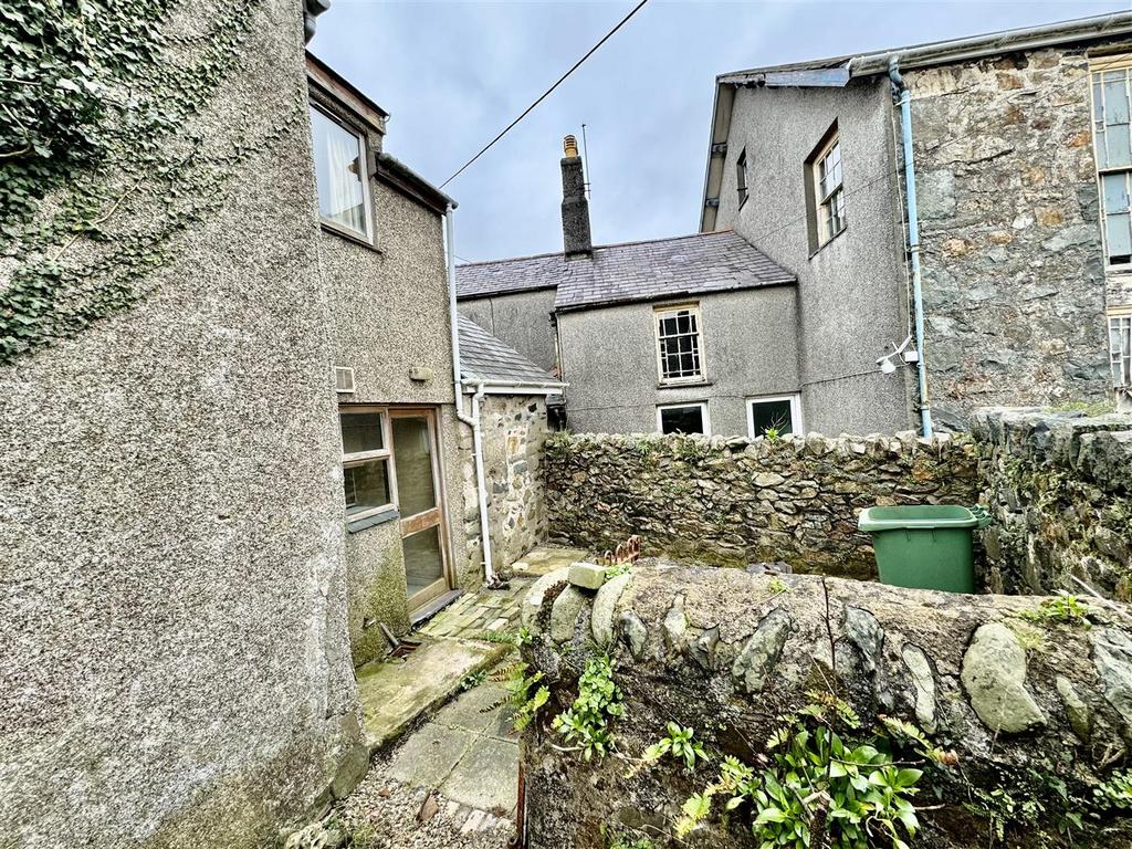 School Terrace, Abererch, Pwllheli 2 bed end of terrace house for sale