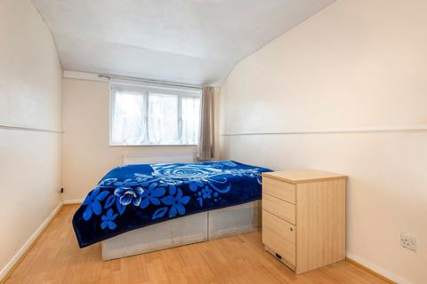 2 Blyth Road, London, SE28 8LG