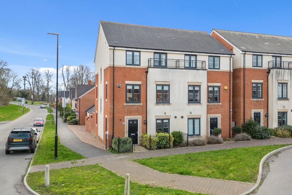 Cypress Road, Rugby, CV21 4 bed semidetached house for sale £330,000