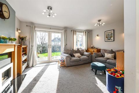 5 Deans Close, Fontwell, Arundel, BN18 0SJ