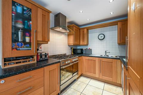 5 Deans Close, Fontwell, Arundel, BN18 0SJ
