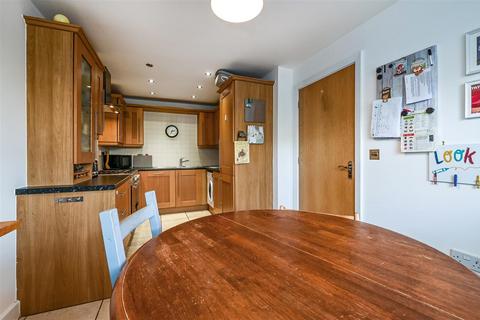5 Deans Close, Fontwell, Arundel, BN18 0SJ