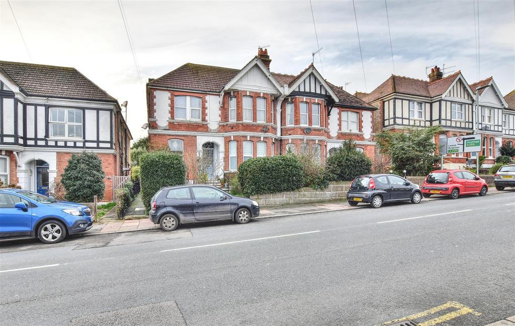 Dorset Road, BexhillOnSea 2 bed apartment for sale £289,000
