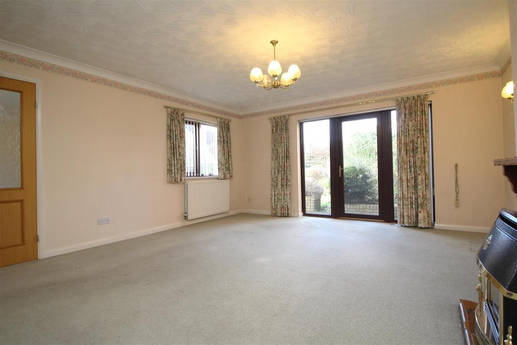 Living room 2 .JPG
