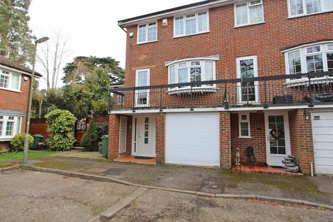 3 bedroom townhouse to rent - Outwood Lane