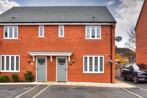 2 bedroom semi-detached house for sale - 35 Foxglove Way, Himley