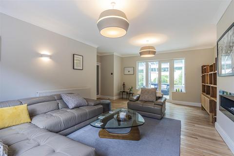 8 Brynteg Close, Cardiff, CF23 6AS
